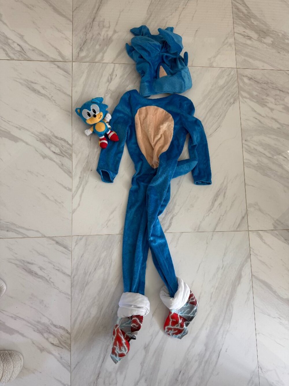 Sonic the Hedgehog 2 Kids Costume PLUS Plush Sonic Bundle Medium 7-8 Halloween
